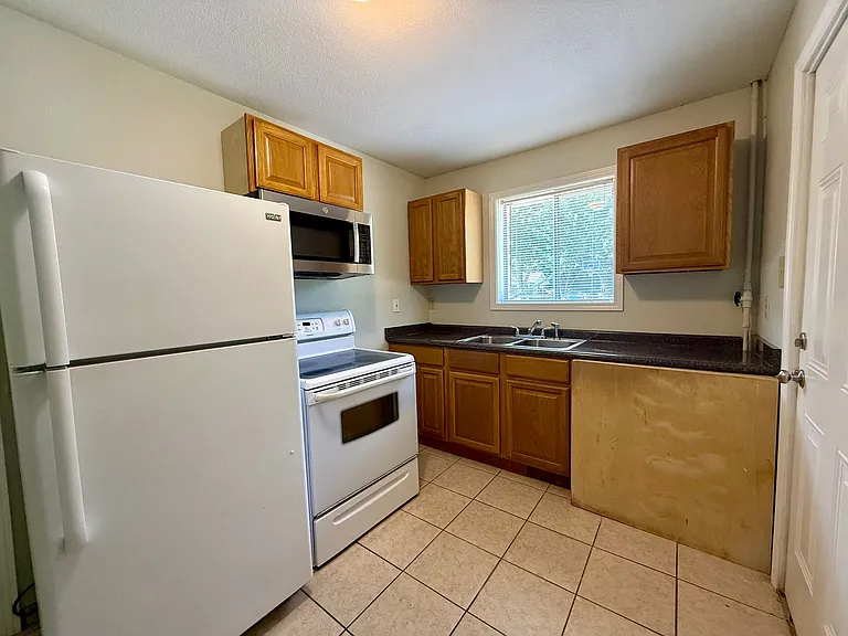 204 N 16th Ave — Photo 5