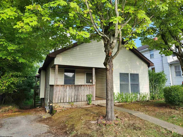 33 Garfield St, Westover, WV 26501