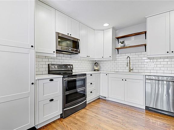 5th image of 18621 Linwood Rd