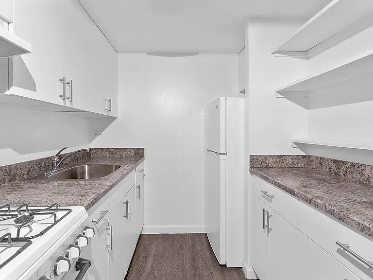 88 Fulton St #L9 — Photo 3
