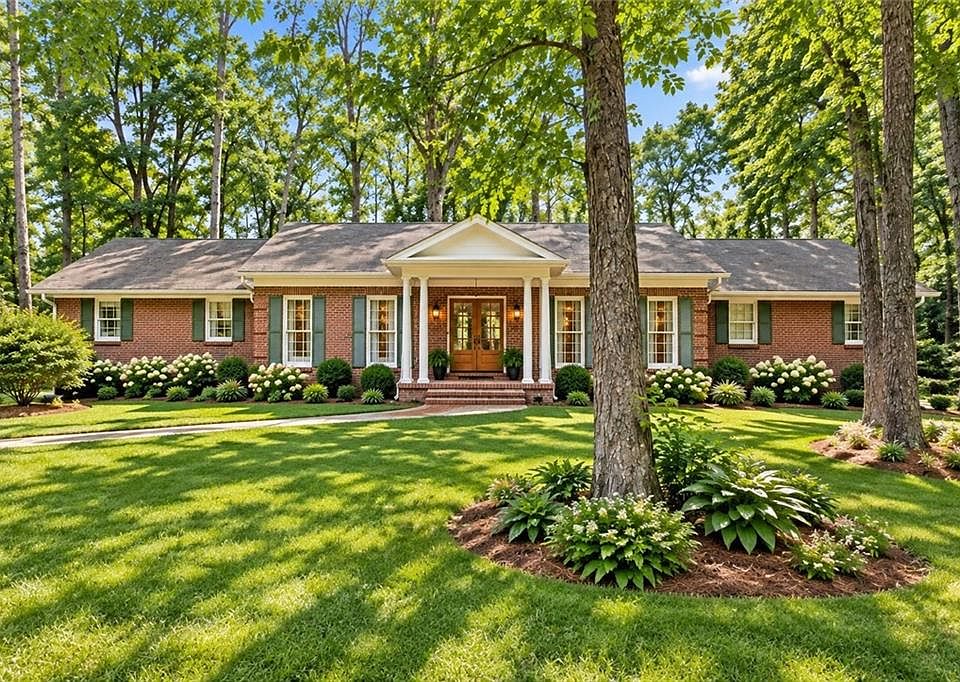 1st image of 2373 Oxbow Cir