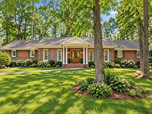 2373 Oxbow Cir, Stone Mountain, GA 30087