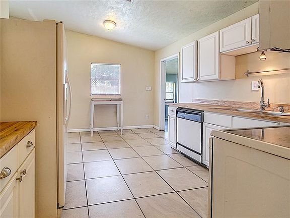 5th image of 7801 Meadowglen Dr