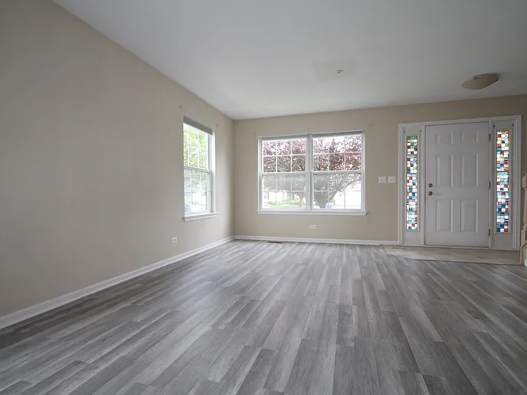 2554 Dickens Dr — Photo 13