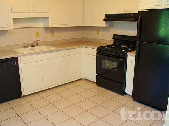 4th image of 3516 Estes Park Dr