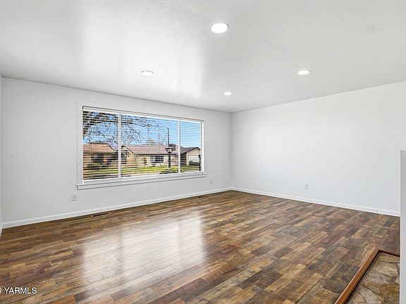 5th image of 408 S 65th Ave
