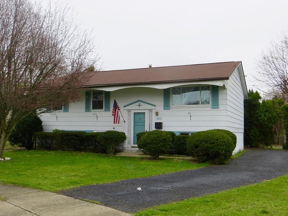 1st image of 909 Roosevelt Ct