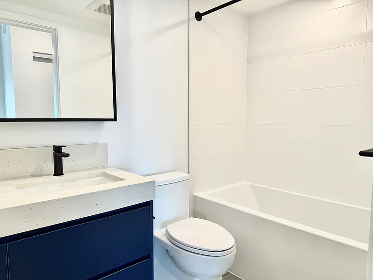 2488 Granville St — Photo 94