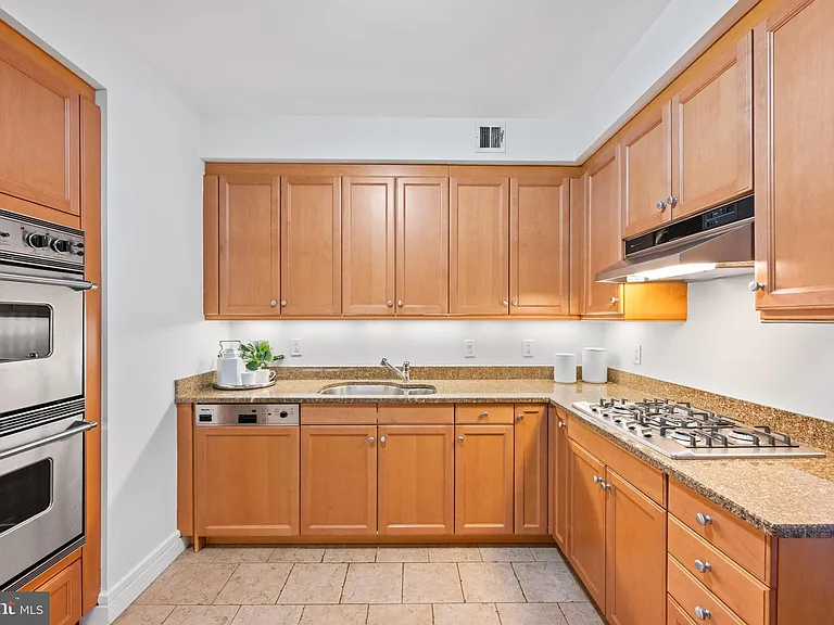 1155 23rd St NW #6C — Photo 15