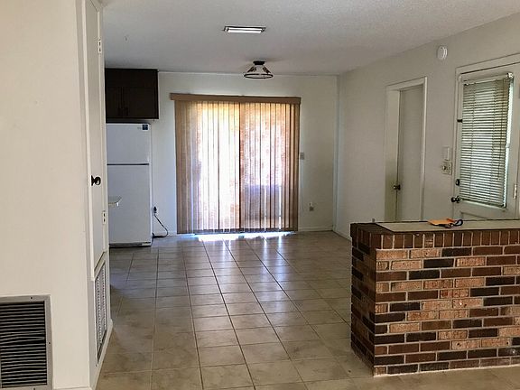 4th image of 325 SW Leisure Dr #102
