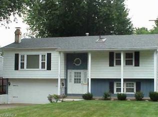 122 Woodview Dr, Elyria, OH