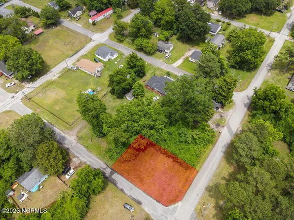 2008 Aycock Avenue, New Bern, NC 28562