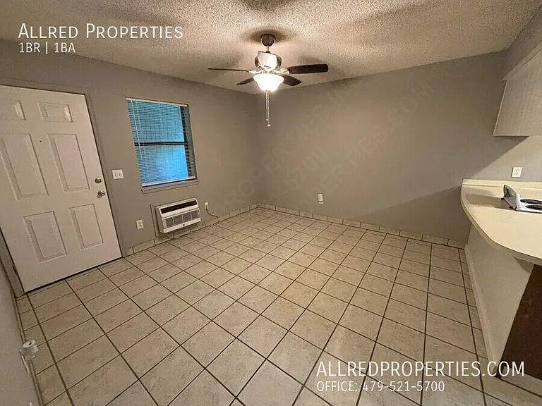 1390 W Wedington Dr #11 — Photo 4