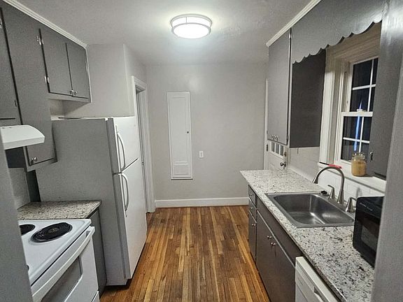 3rd image of 1442 Troupe St #1