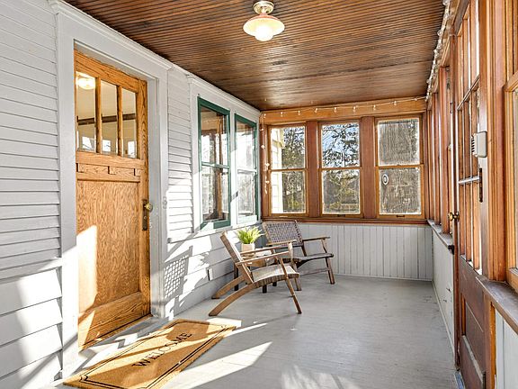5th image of 220 Oak Grove Pl