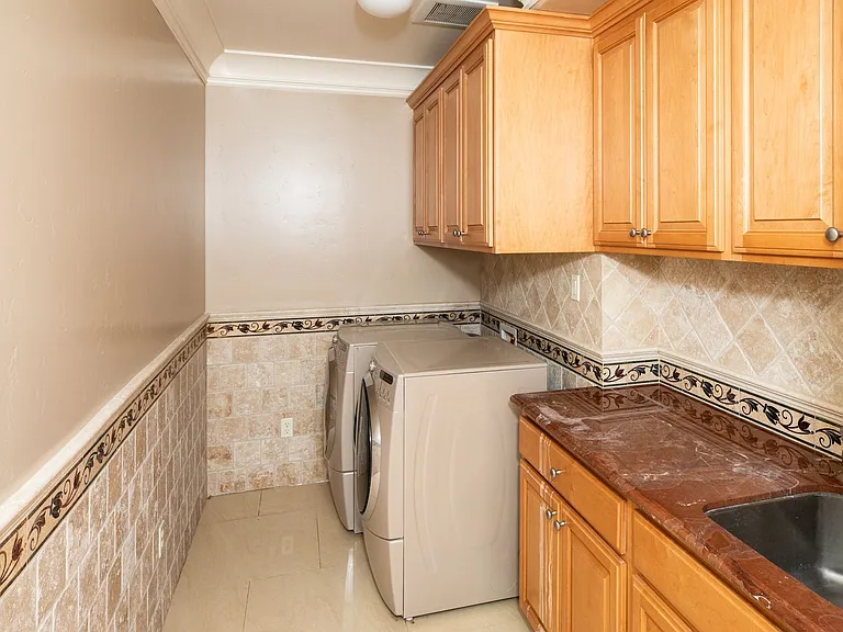 26200 Elena Rd — Photo 27