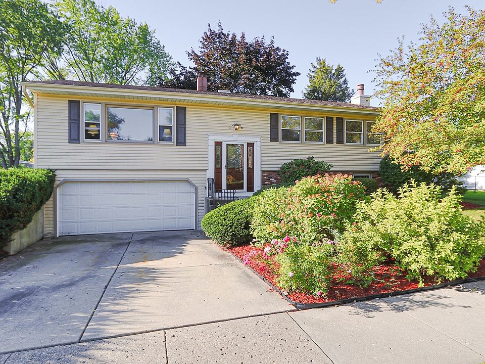 1st image of 795 Bernard Dr