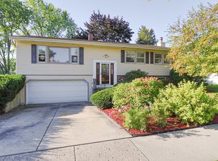 795 Bernard Dr, Buffalo Grove, IL 60089