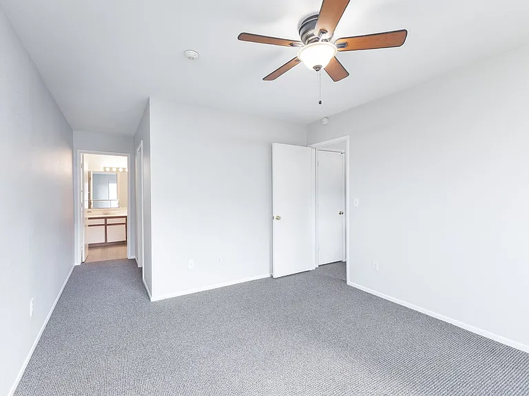 4825 N Robert Rd — Photo 9