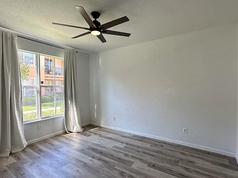3549 Forest Hill Blvd #19 — Photo 7