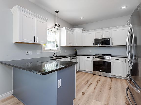 4th image of 2804 Hollyberry Dr
