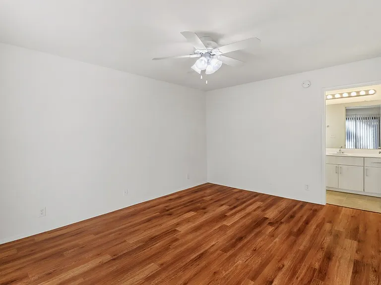 1619 S Bentley Ave — Photo 20