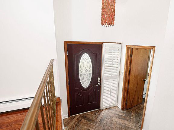 4th image of 8007 Sagramore Rd