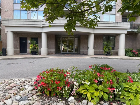 1720 Eglinton Ave E #110, Toronto, ON M4A 2X8
