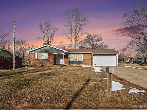 3115 Wellington Dr, Florissant, MO 63033