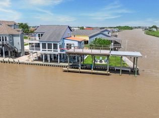 395 Redfish Dr, Freeport, TX 77541