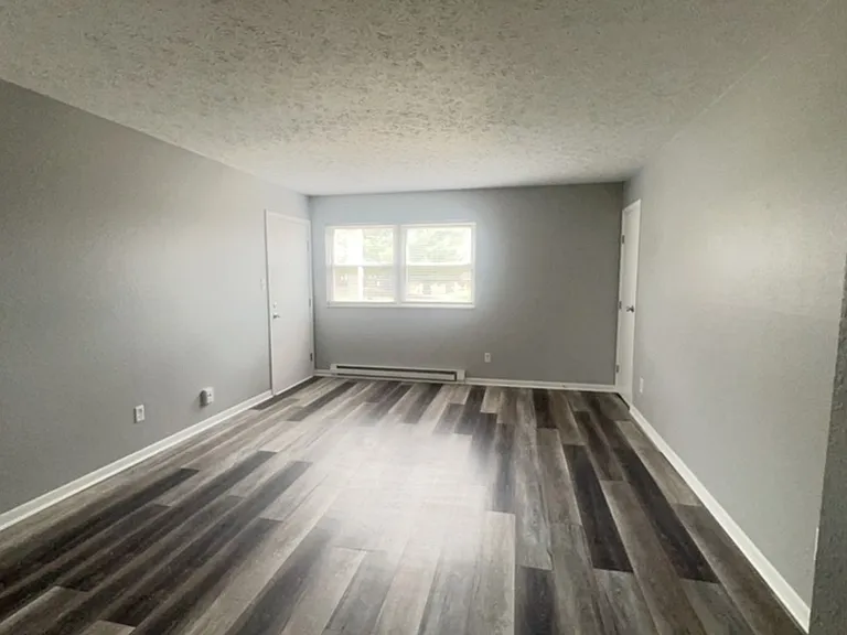 Lincoln Apartments — Photo 19