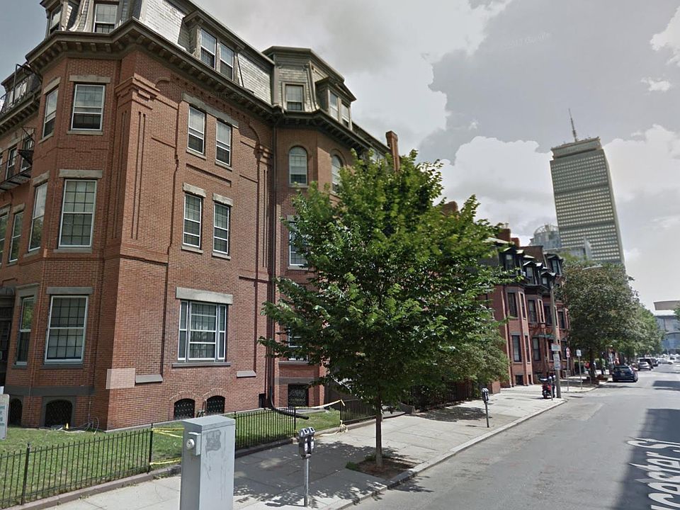 2nd image of 2 Gloucester St #3