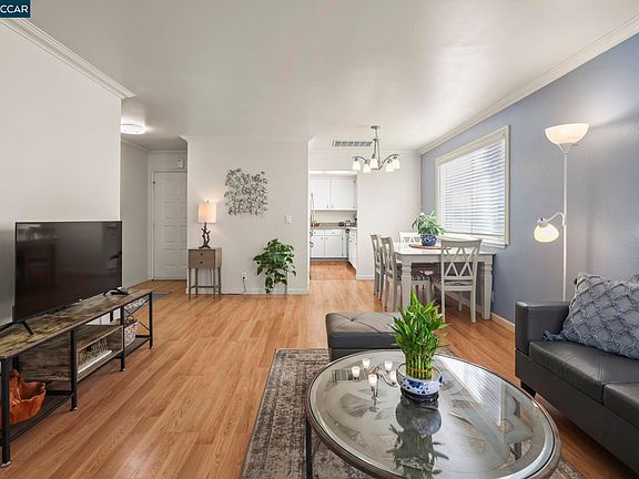 5th image of 641 Chadwick Ln