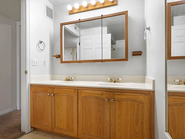 915 N 500 W #16 — Photo 2