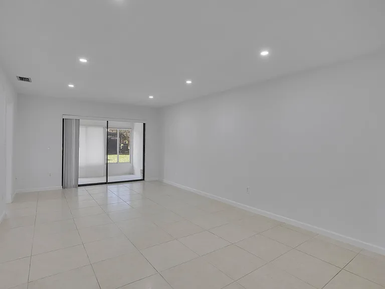315 NW 36th Ave — Photo 11