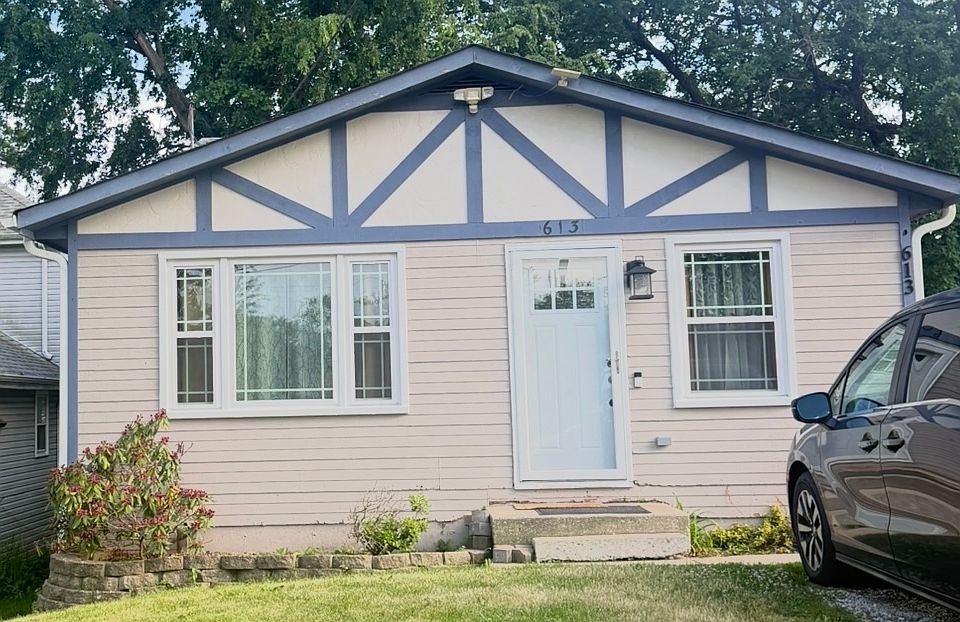 1st image of 613 Oakwood Dr