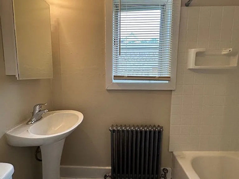 7/1 - $1545 2 BR, 1 BA with Heat, 3 blocks from UWM- 2943 N Bartlett — Photo 26