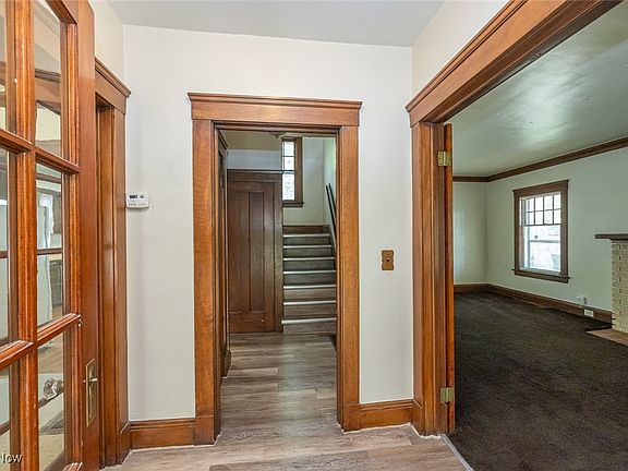 4th image of 1468 Parkhill Rd