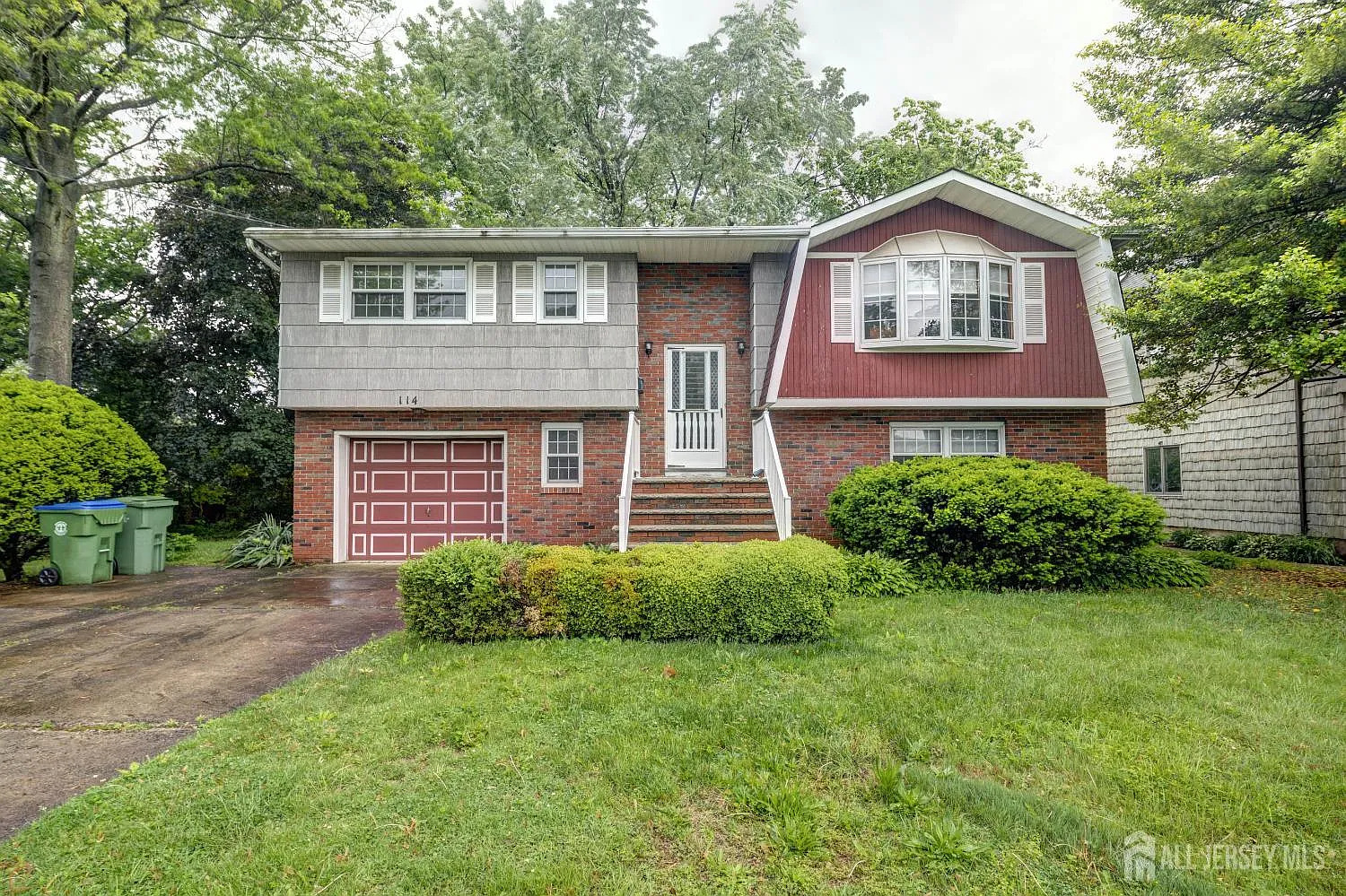 114 Redwood Ave photo 1