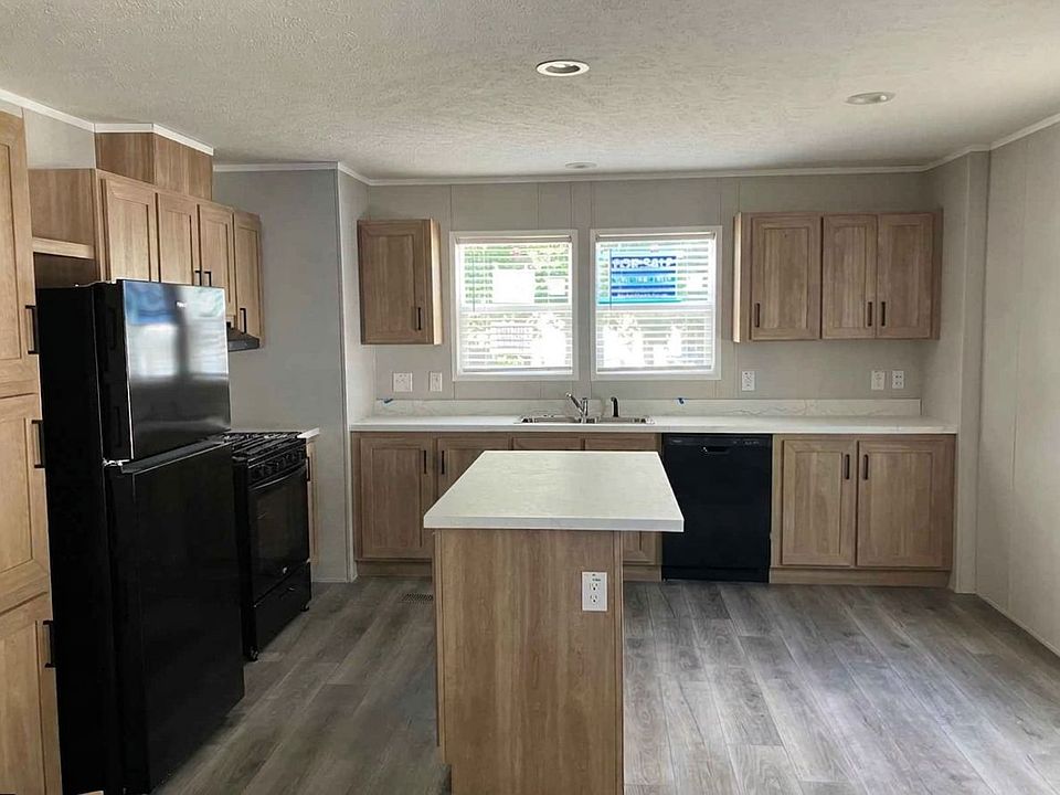 1st image of 1146 E Park Dr #1146