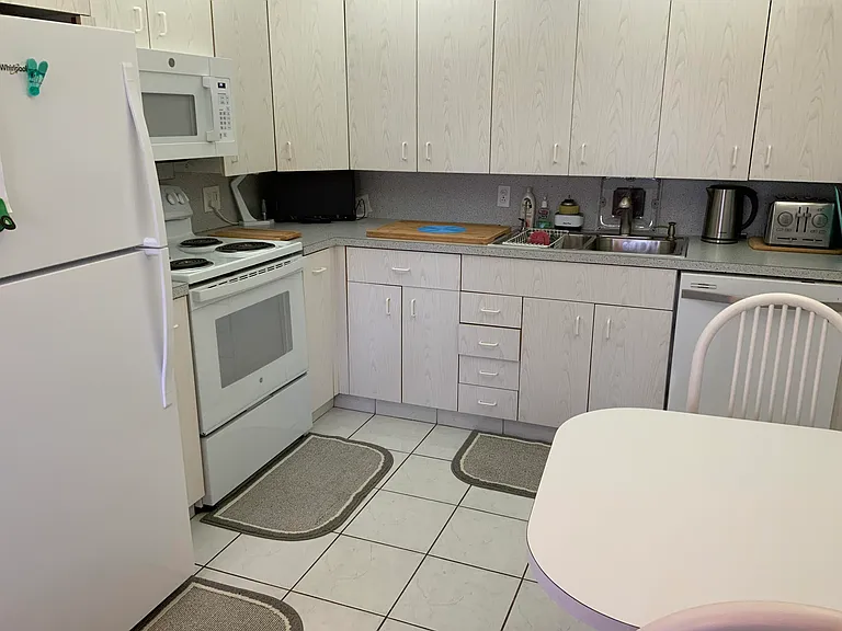 2050 Hythe Pl #C — Photo 15