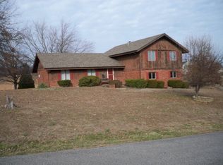 828 University Cir, Madisonville, KY 42431