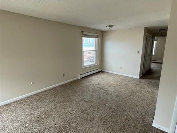 4th image of 10 Wayne Ter APT 2