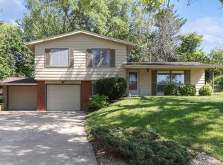4 Bangor Cir, Iowa City, IA 52246