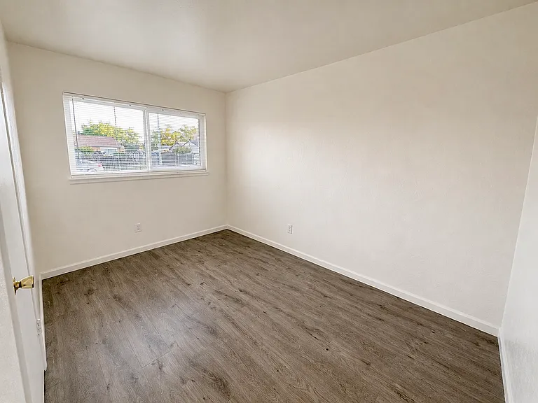 7809 50th Ave — Photo 10