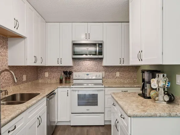 1523 Aspen Dr, Eagan, MN 55122