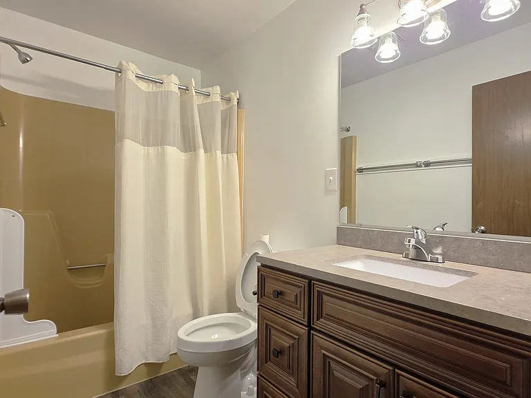 149 W North St #149 — Photo 3