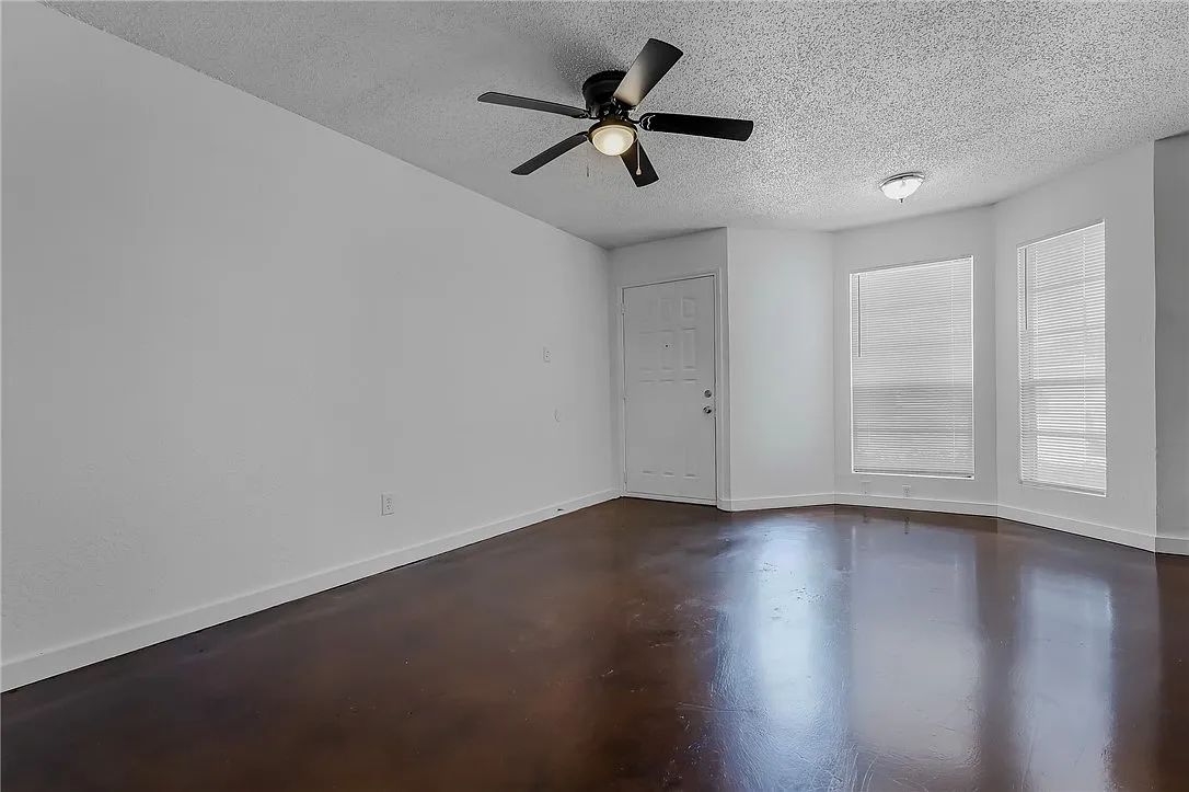 2 bed, 1.0 bath, 990 sqft, $1,295 — Photo 4