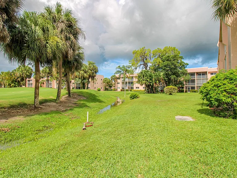 175 Turtle Lake Ct #111 — Photo 39