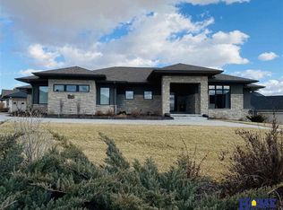 9605 Koi Rock Dr, Lincoln, NE 68526